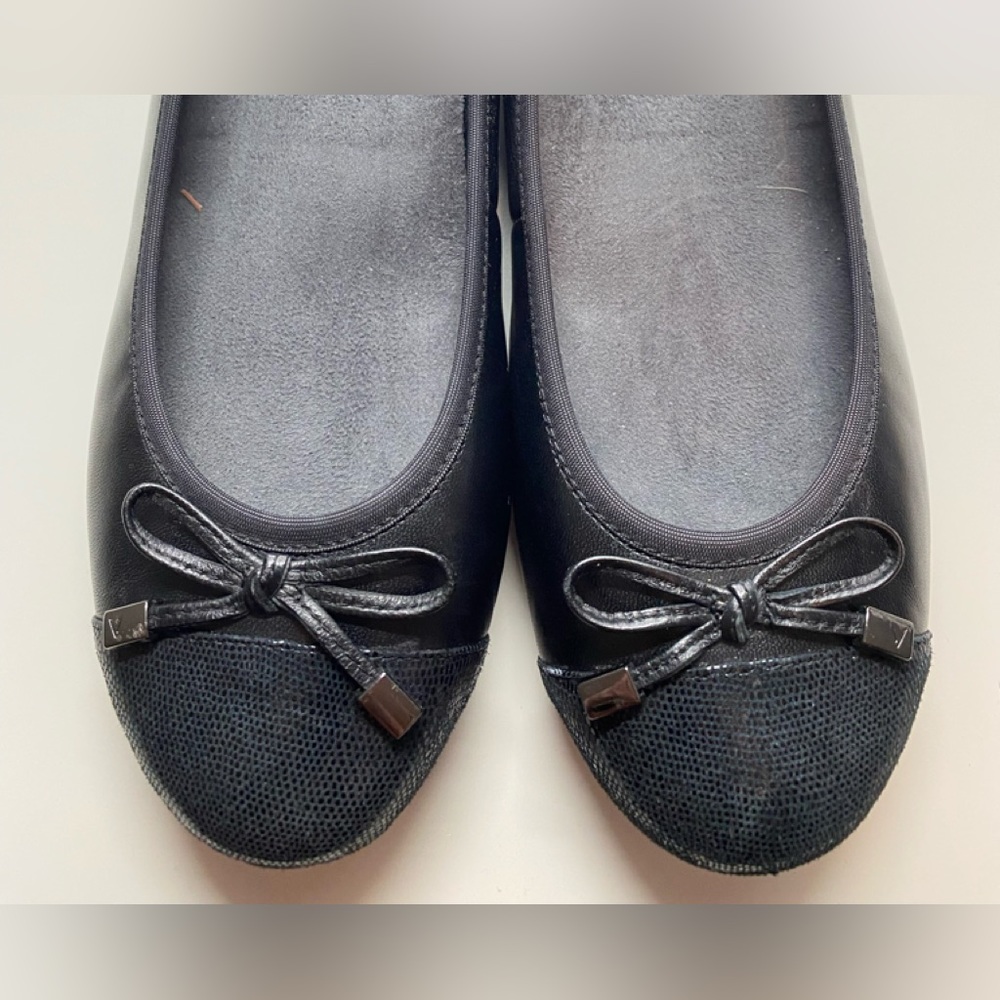 Vionic Black ballet flats size 9.5.